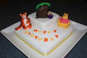 winnie the pooh bday cake 005