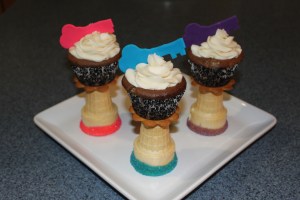 cupcakes on pedestals 001
