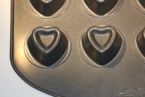 Wilton 20 Cavity Mini Heart Dessert Shell Pan